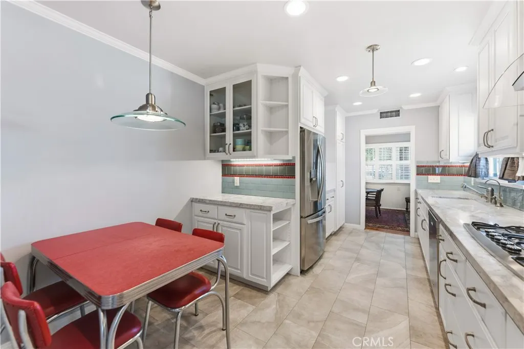 903 E Dalton