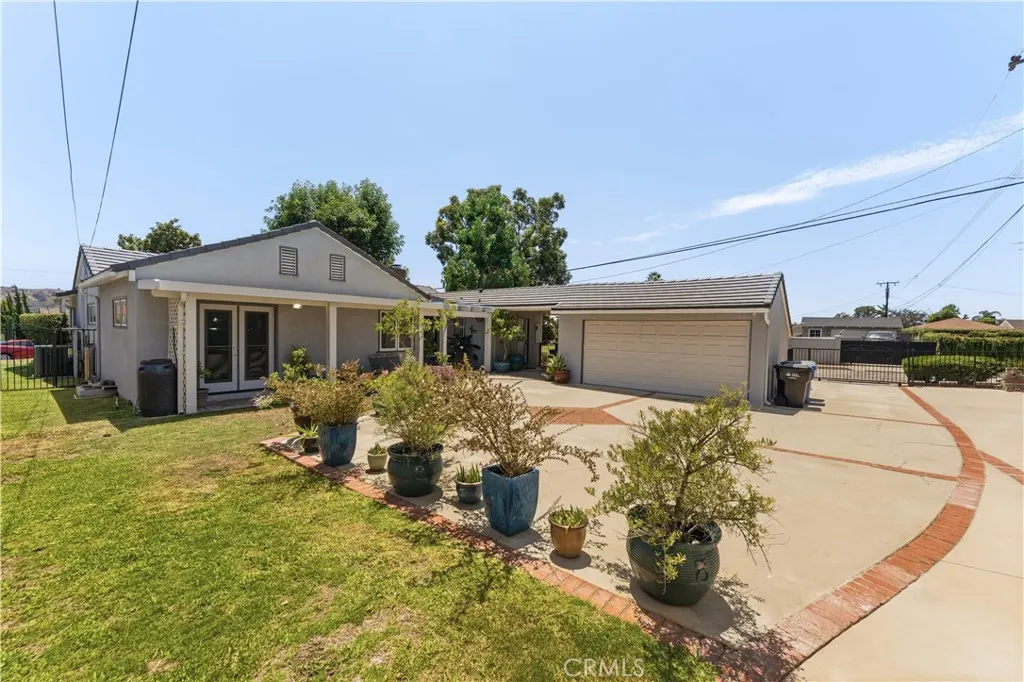 903 E Dalton