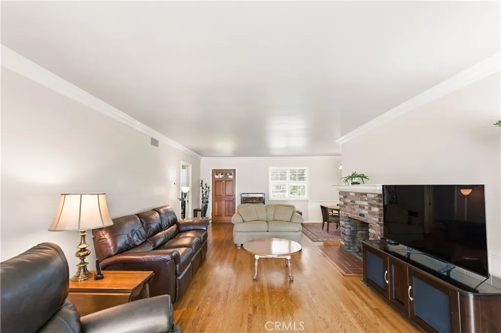 903 E Dalton