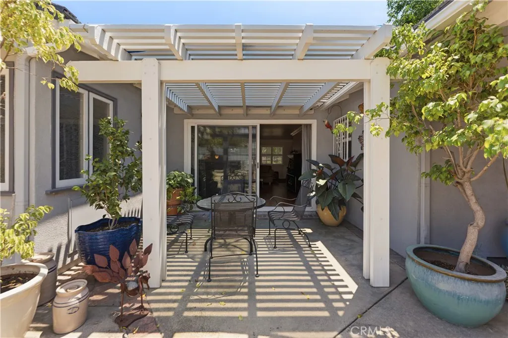 903 E Dalton