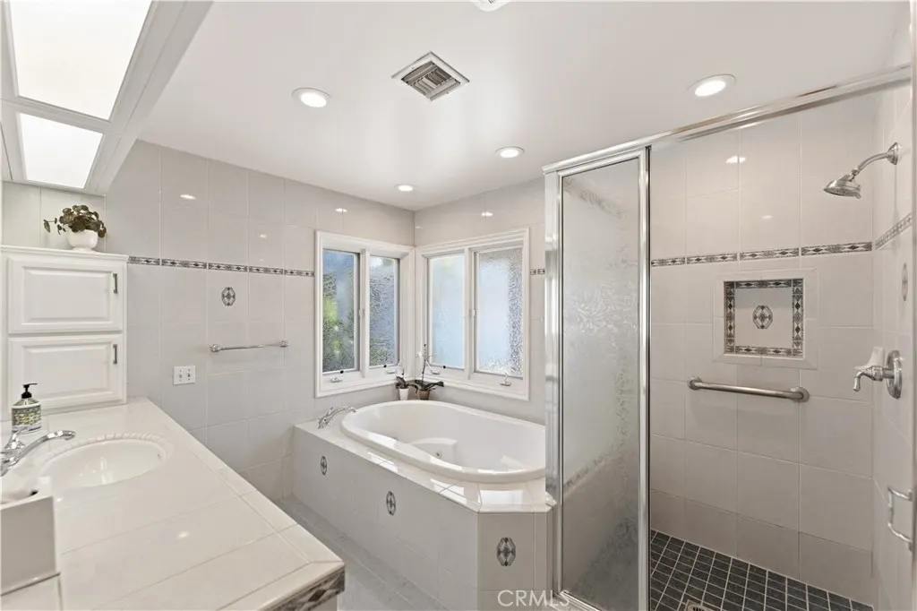 903 E Dalton