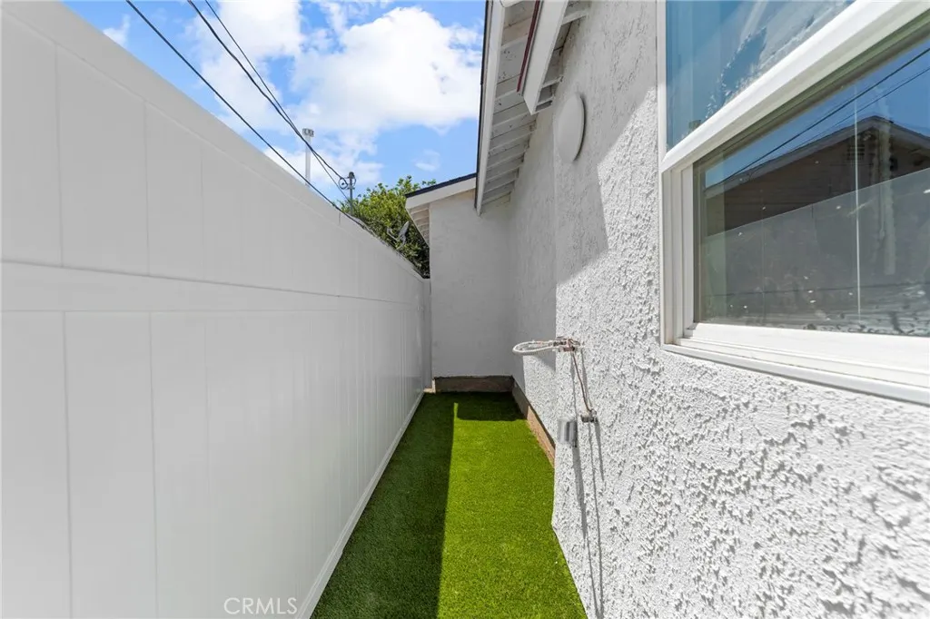 308 N Pasadena Avenue