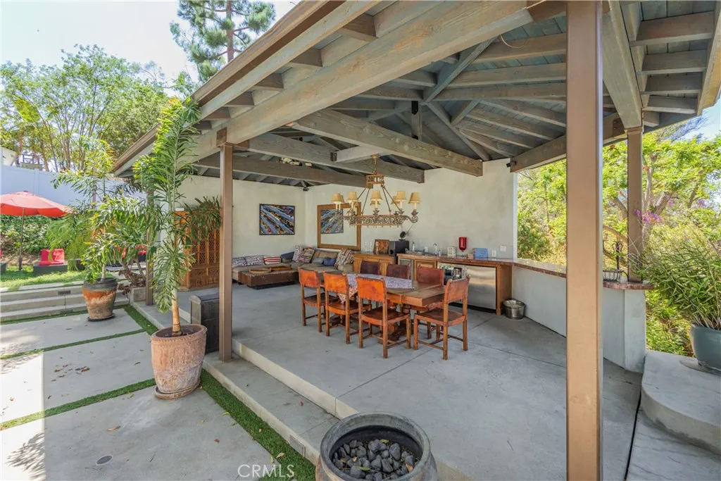 1455 Queen Summit