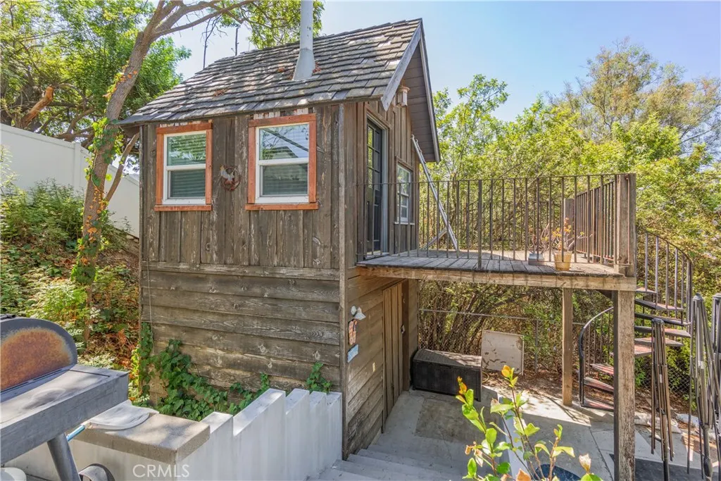 1455 Queen Summit