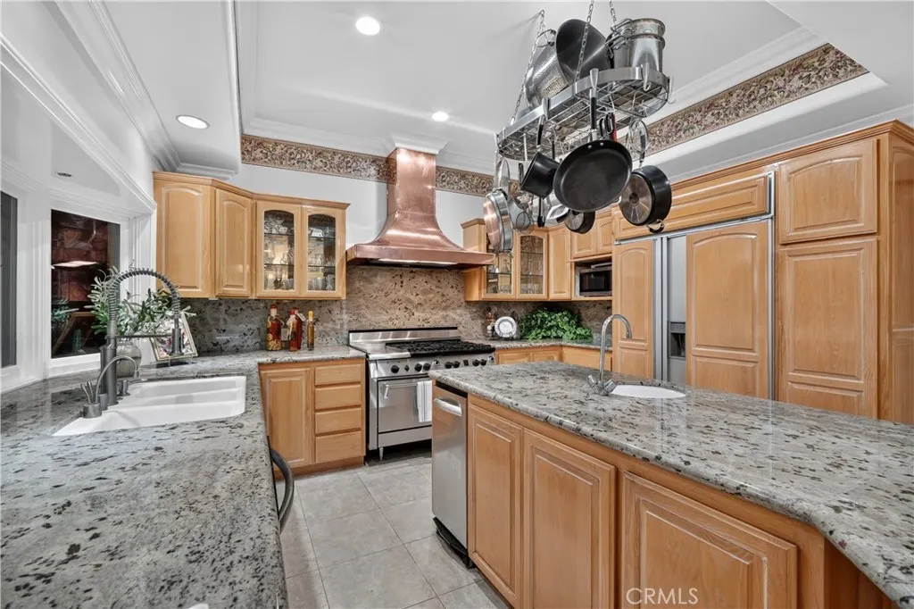 1455 Queen Summit