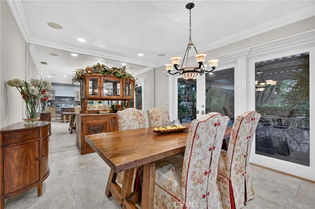 1455 Queen Summit