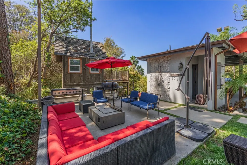1455 Queen Summit