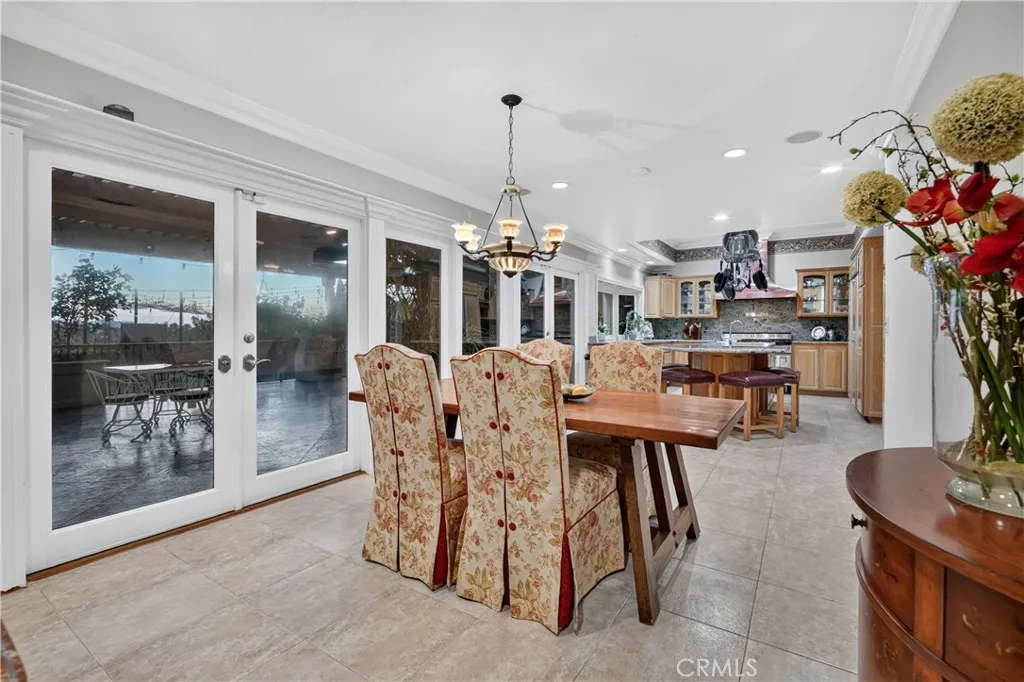 1455 Queen Summit