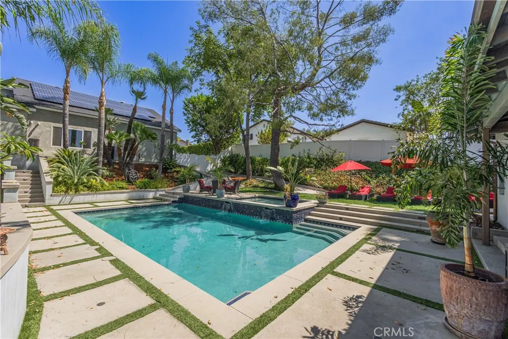 1455 Queen Summit
