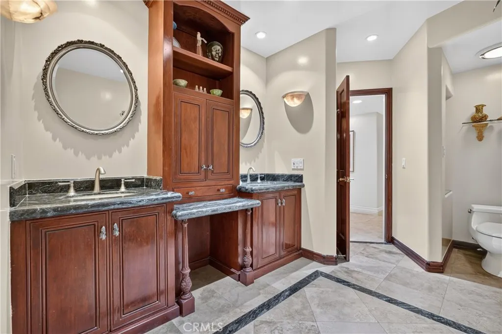 1455 Queen Summit