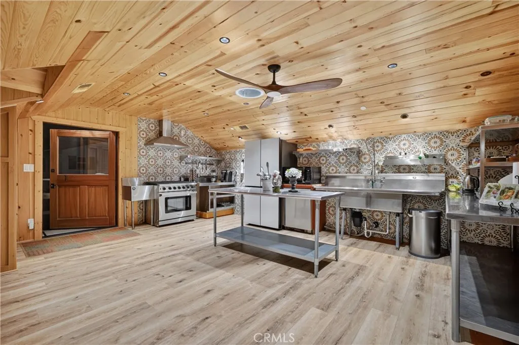 1455 Queen Summit