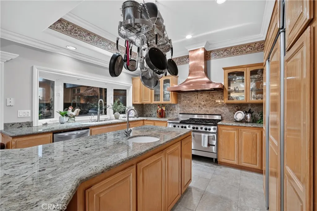 1455 Queen Summit
