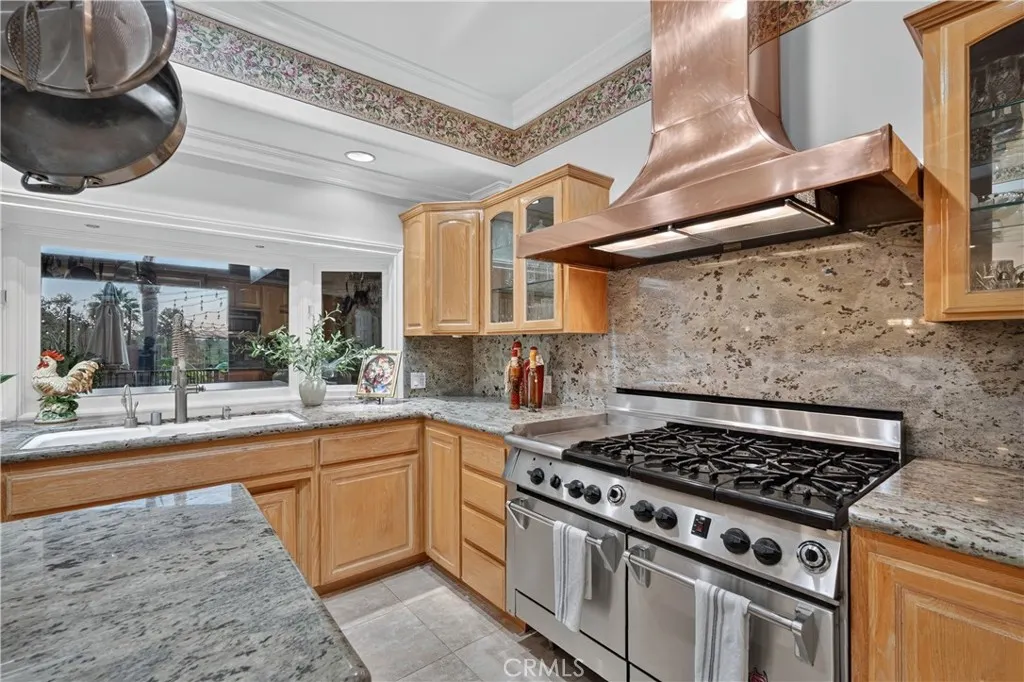 1455 Queen Summit