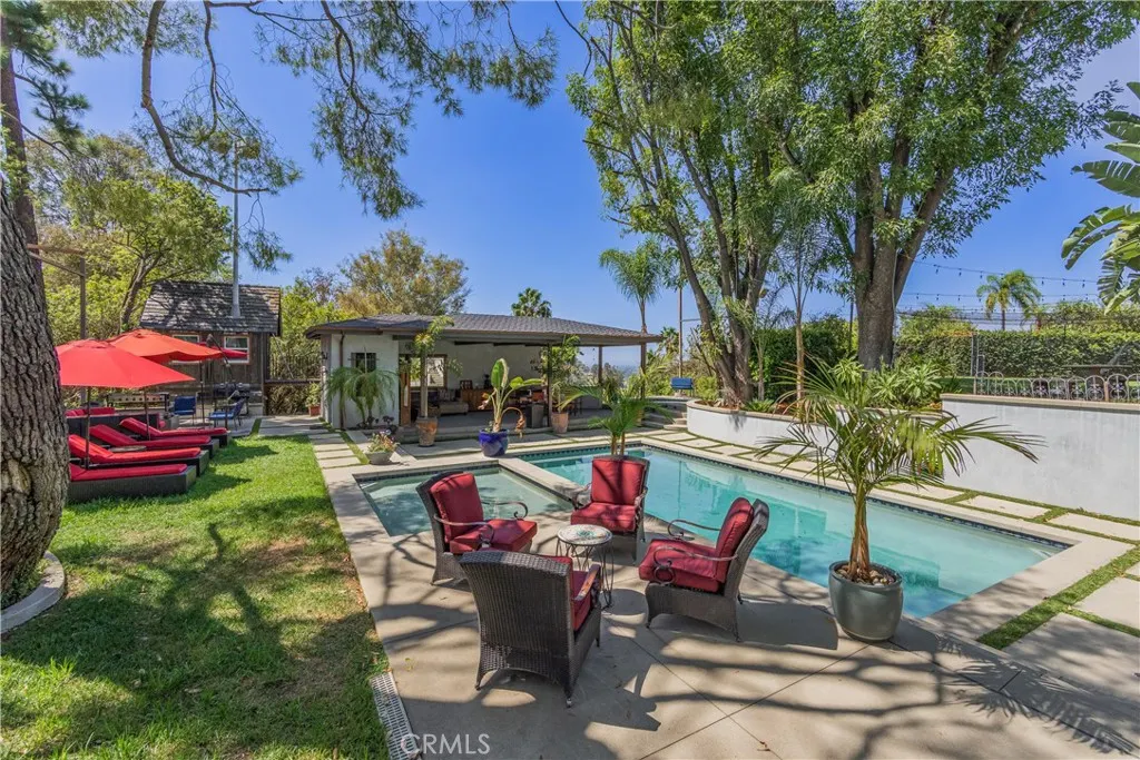 1455 Queen Summit