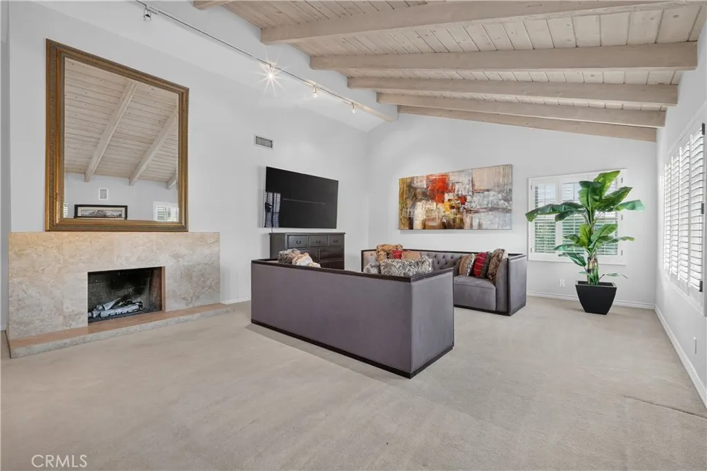 1455 Queen Summit