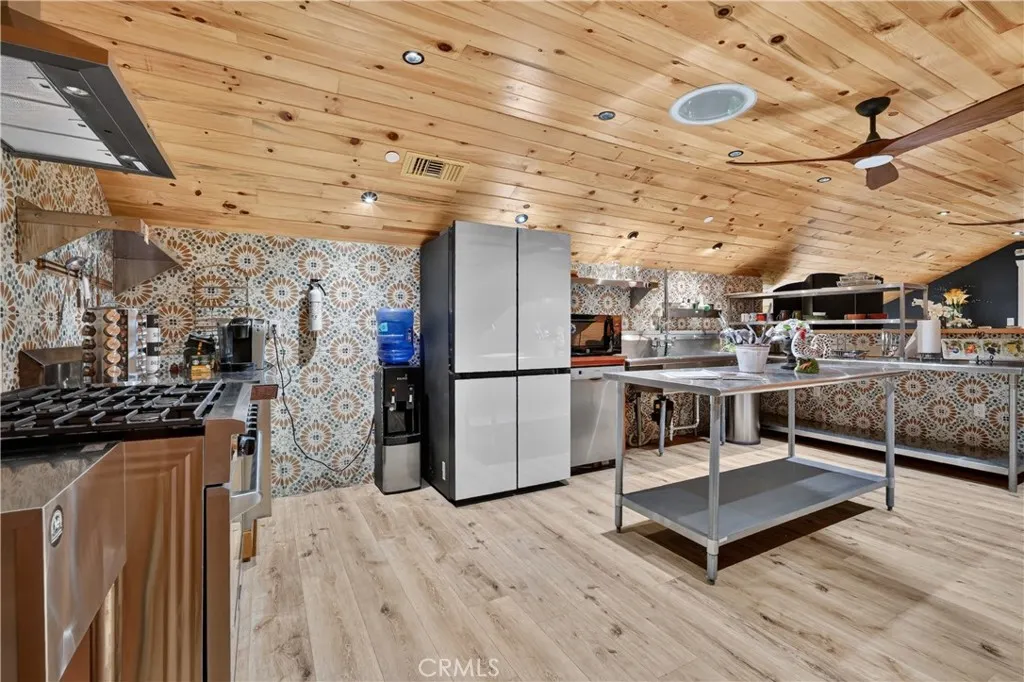 1455 Queen Summit
