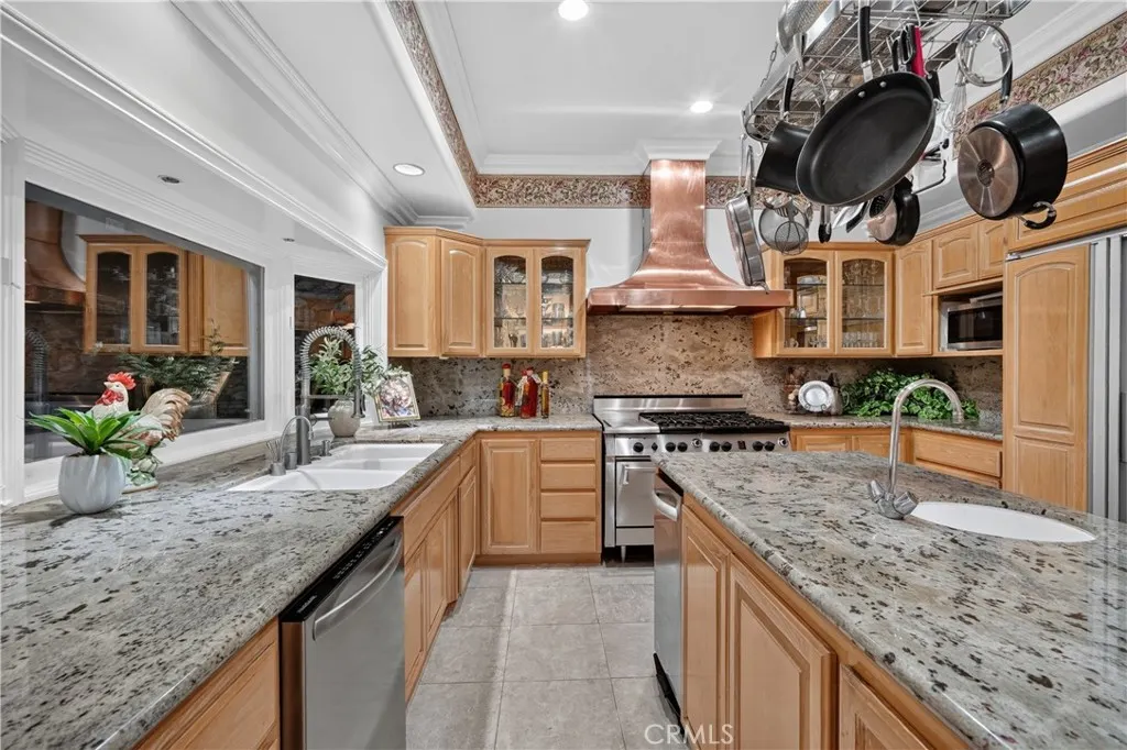 1455 Queen Summit