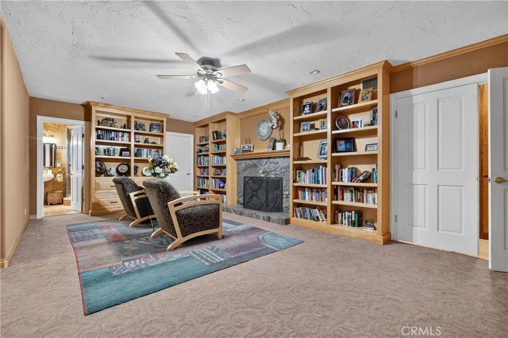 1455 Queen Summit