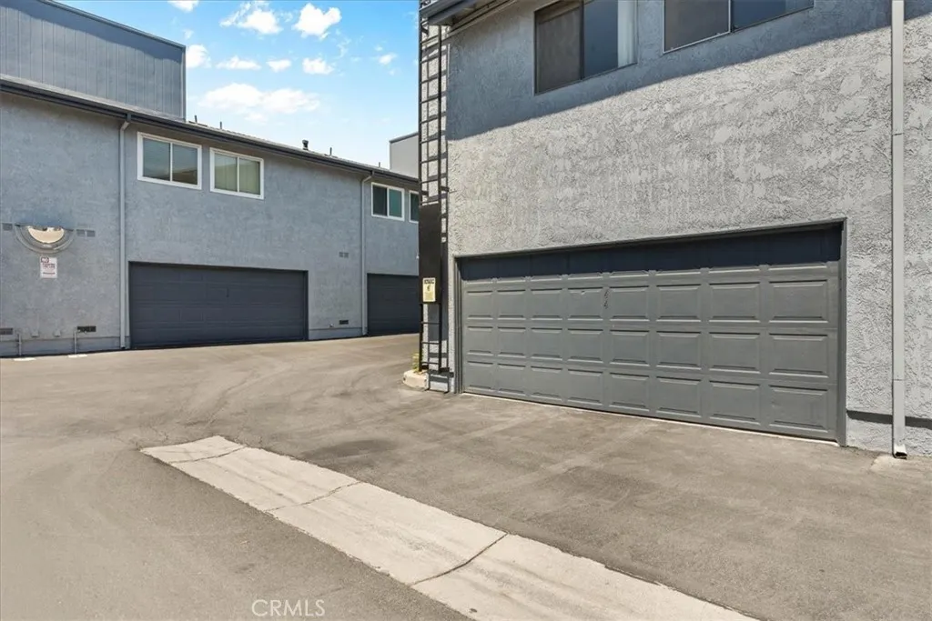 900 W Sierra Madre #44