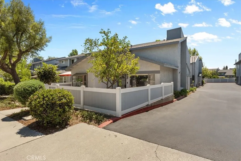 900 W Sierra Madre #44