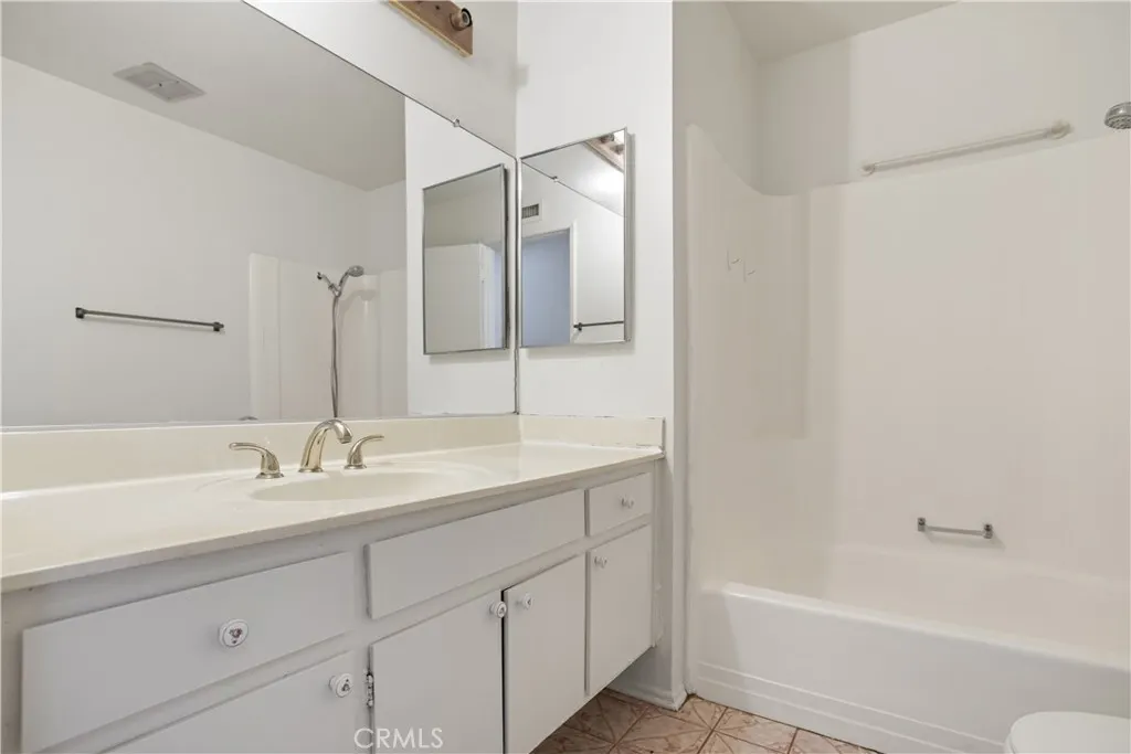 127 E Juanita