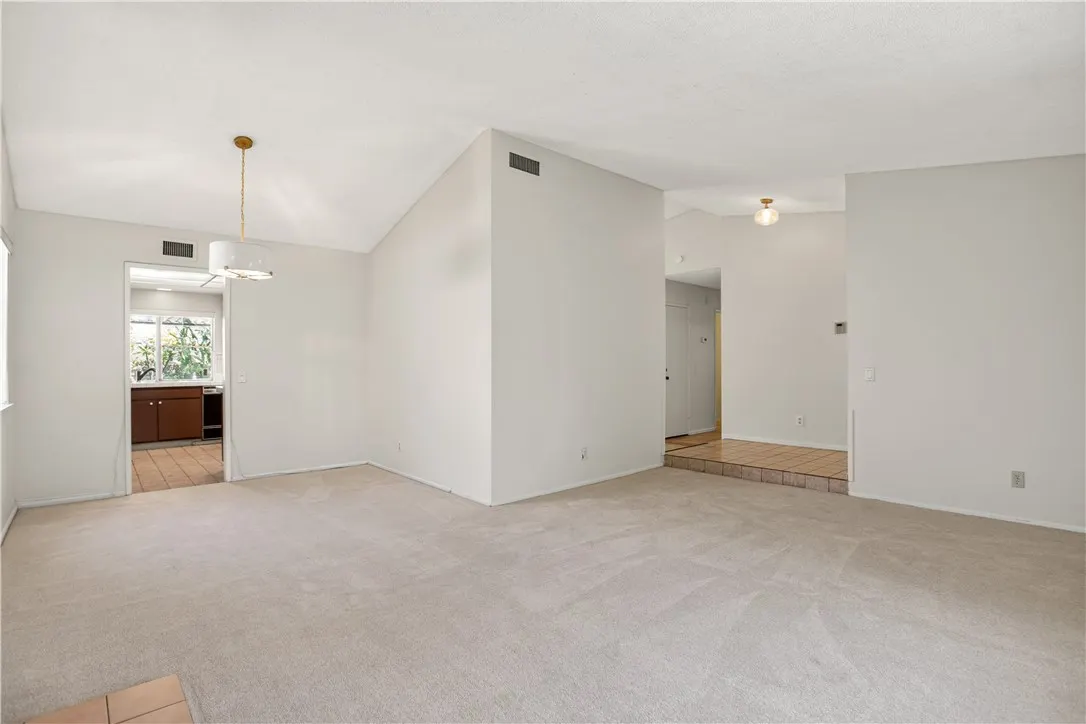 127 E Juanita