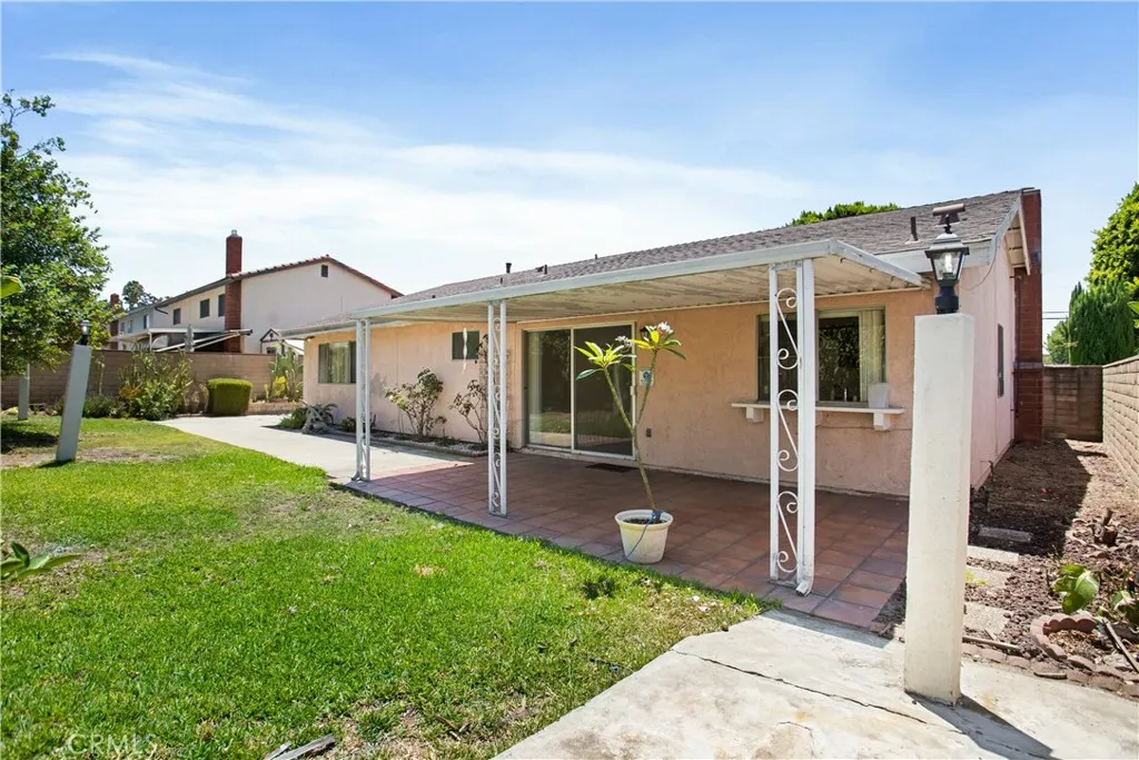 127 E Juanita