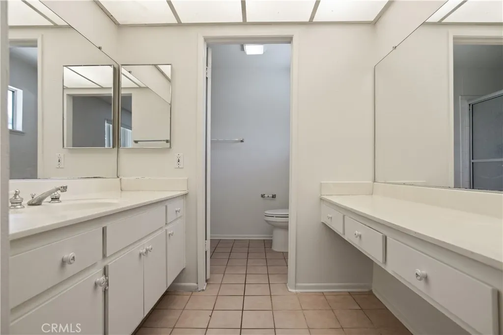 127 E Juanita