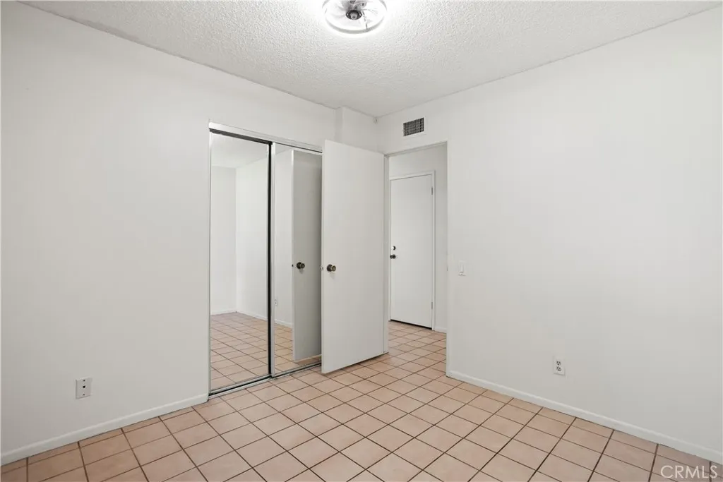 127 E Juanita