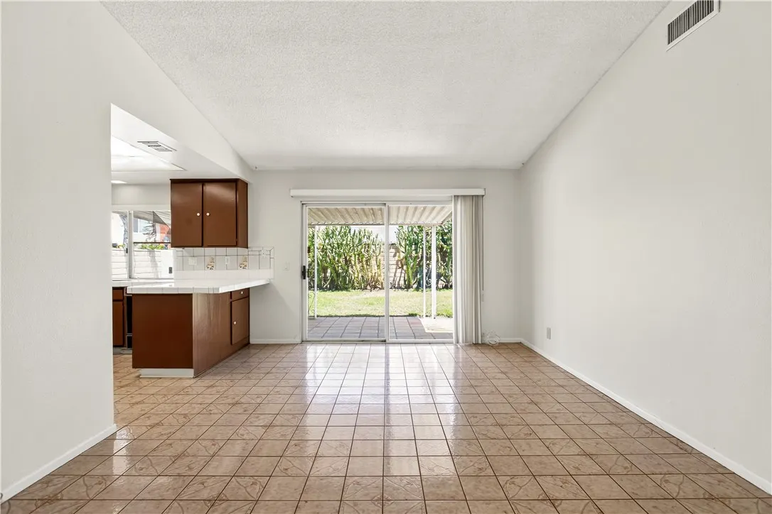 127 E Juanita