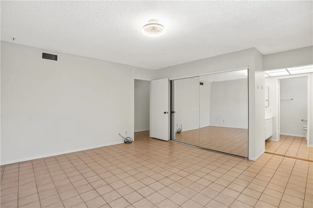 127 E Juanita
