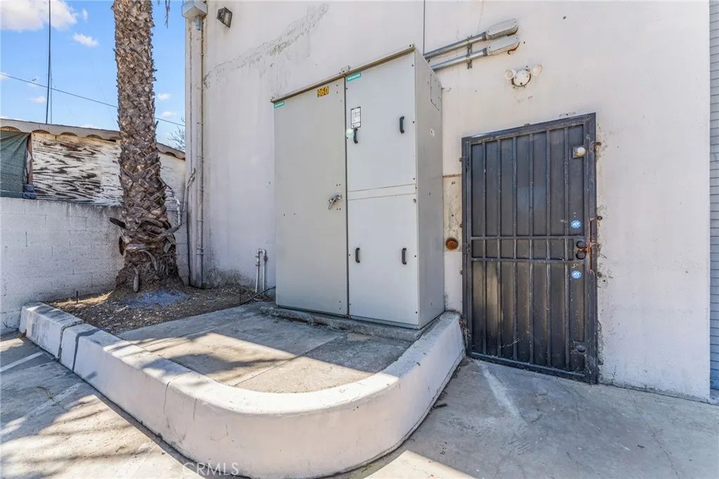 960 W 1st