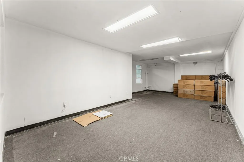 960 W 1st