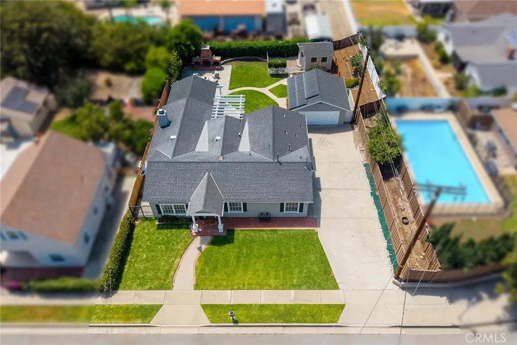 403 S Valley Center Avenue