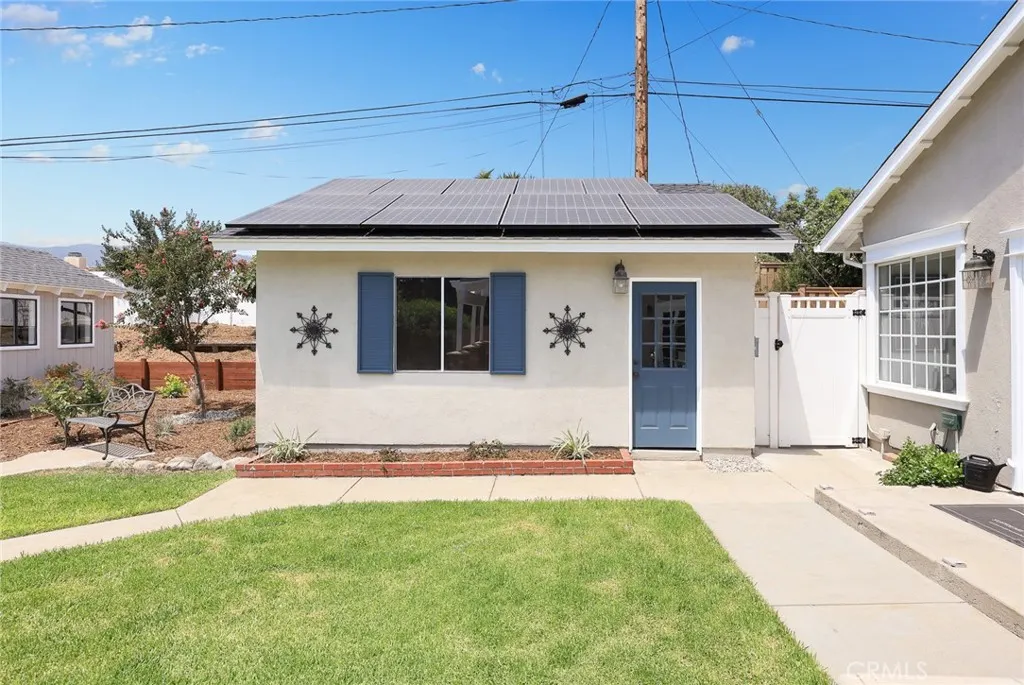 403 S Valley Center Avenue
