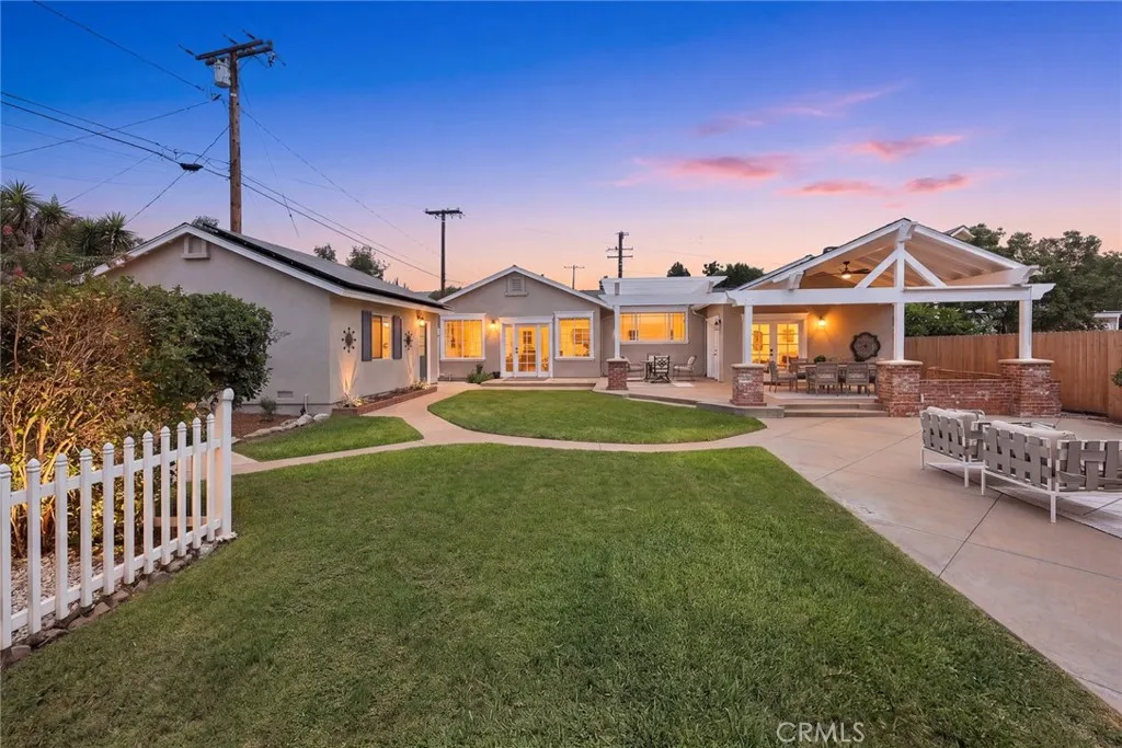 403 S Valley Center Avenue