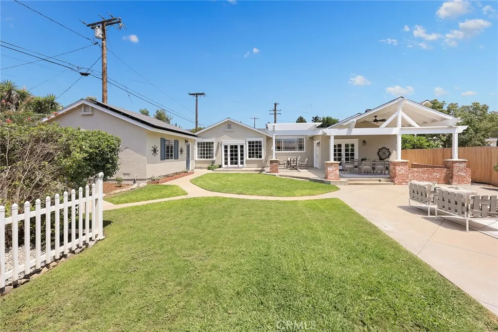 403 S Valley Center Avenue