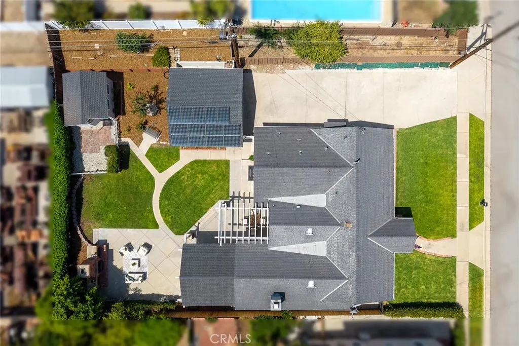 403 S Valley Center Avenue