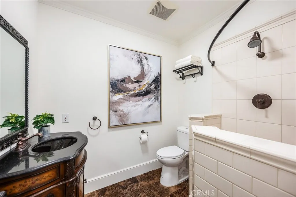 403 S Valley Center Avenue