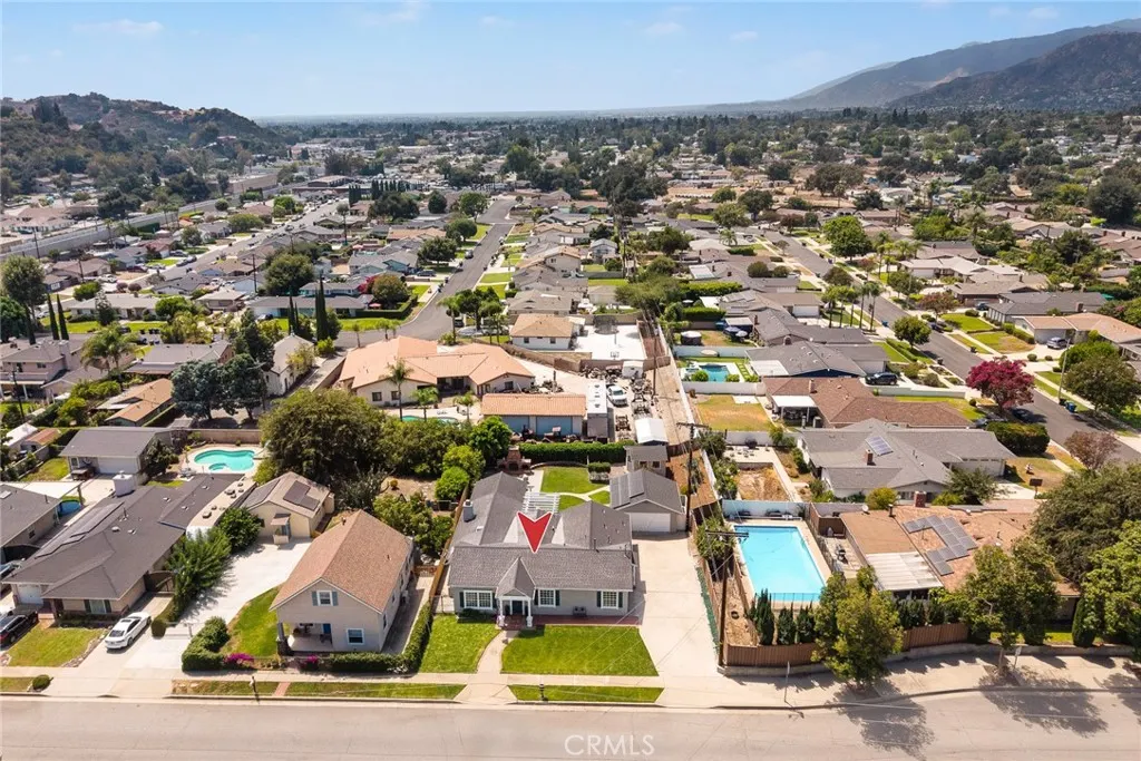 403 S Valley Center Avenue