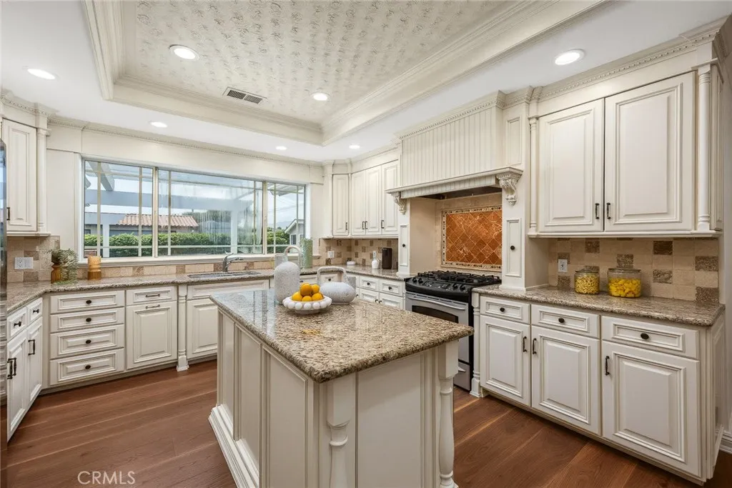 403 S Valley Center Avenue