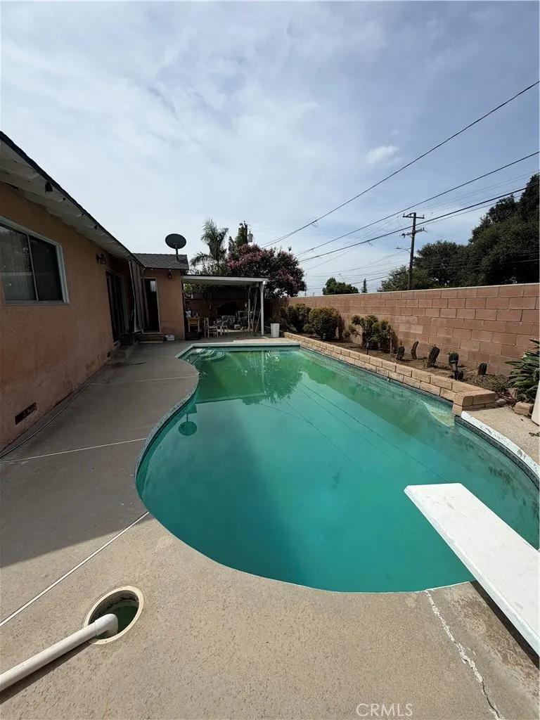 1381 N Glenfinnan