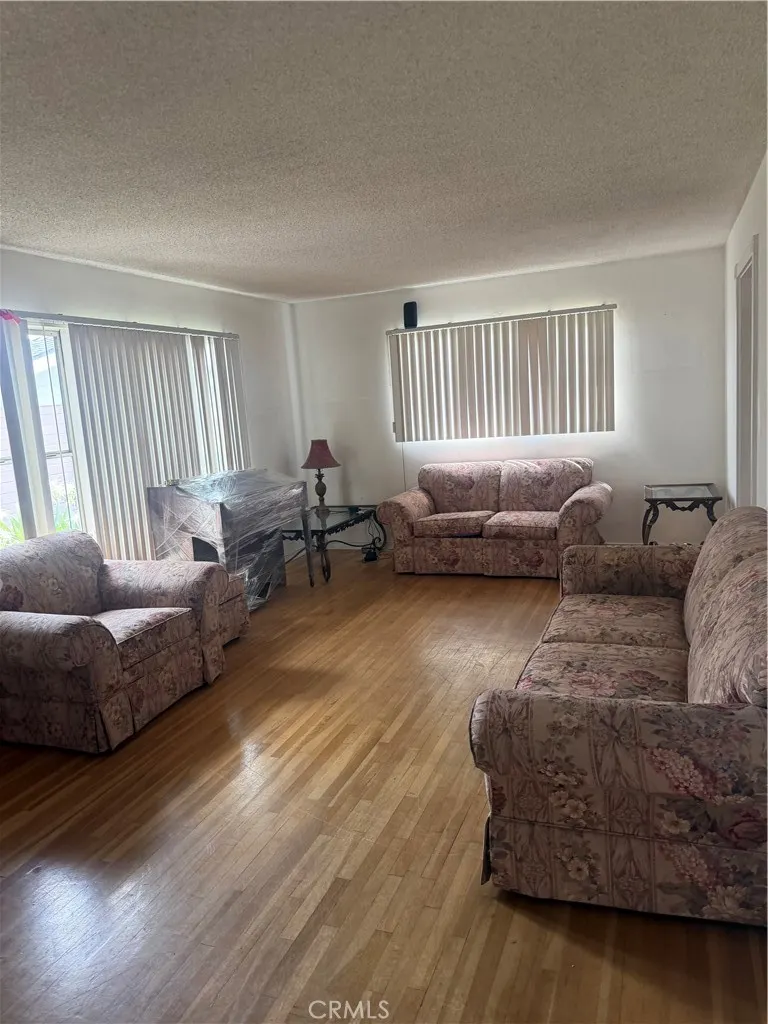 1381 N Glenfinnan