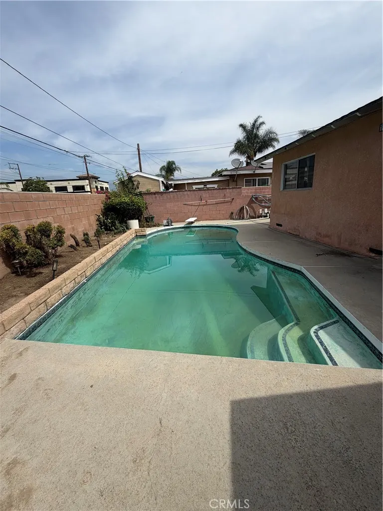 1381 N Glenfinnan