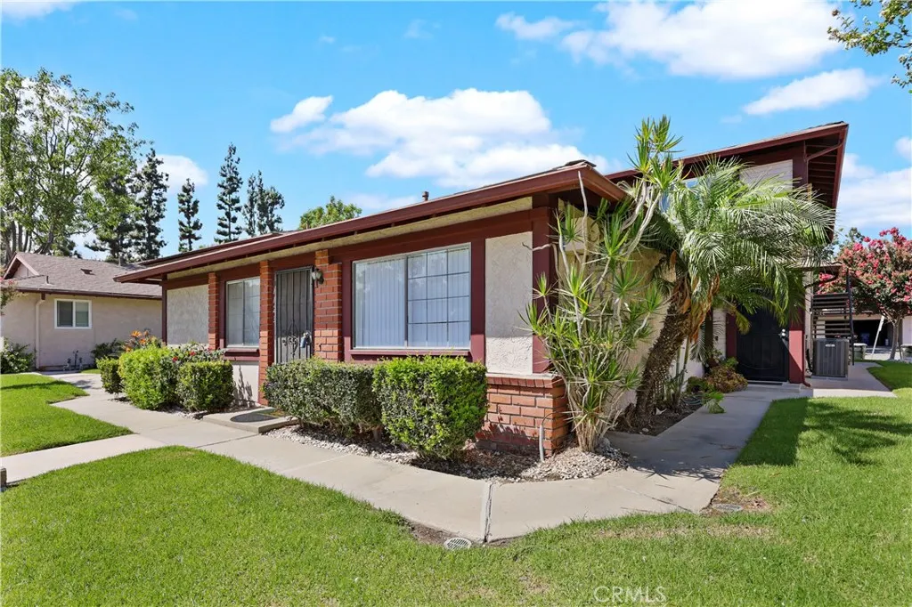 1123 W Sierra Madre Avenue #1