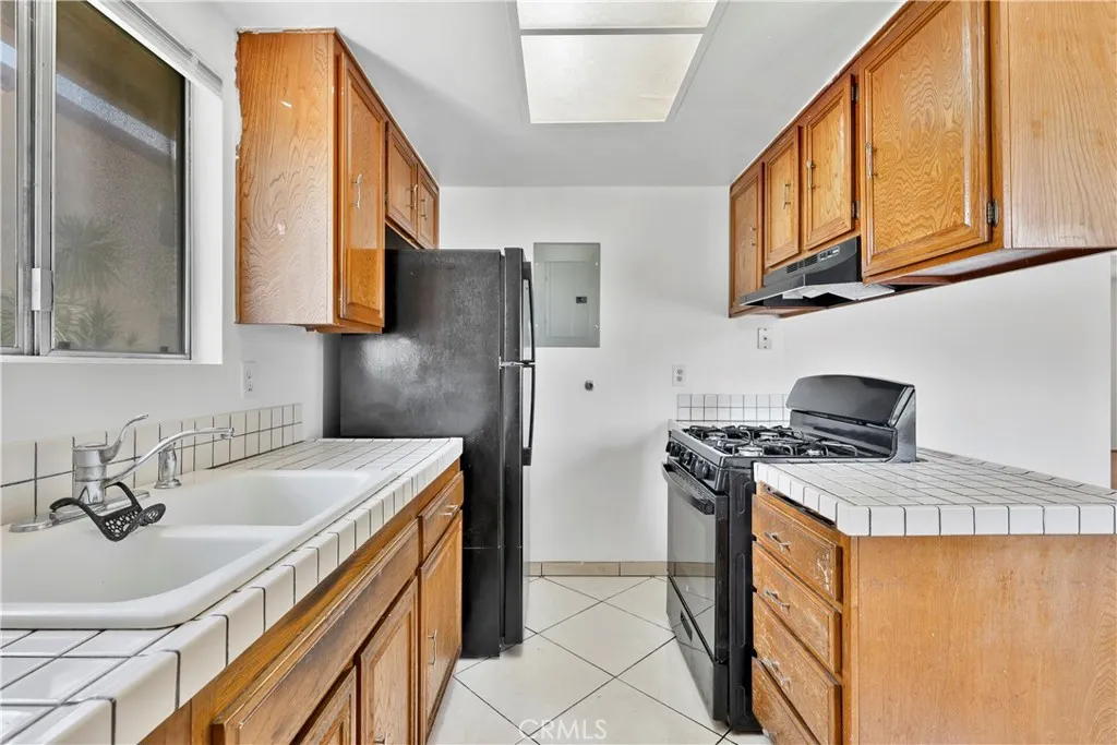 1123 W Sierra Madre Avenue #1