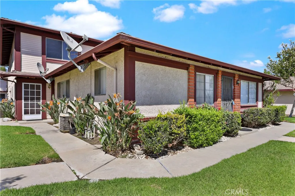 1123 W Sierra Madre Avenue #1