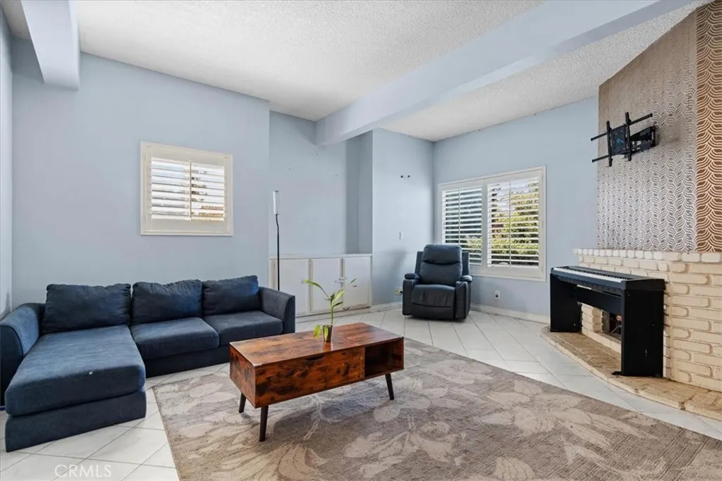 4336 Walnut #E