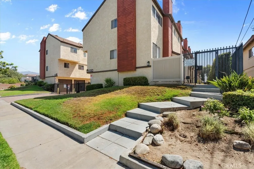 4336 Walnut #E