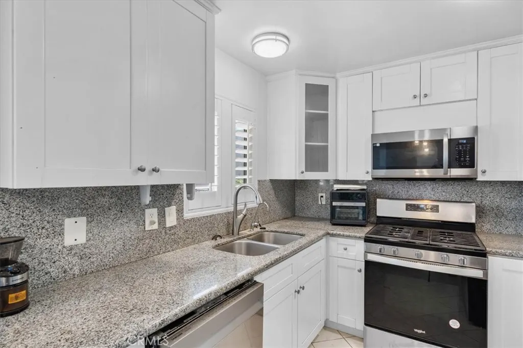 4336 Walnut #E